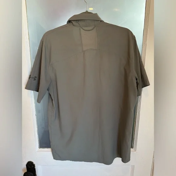 Men’s Under Armour Polo Heat Gear Button Up - Picture 3 of 3
